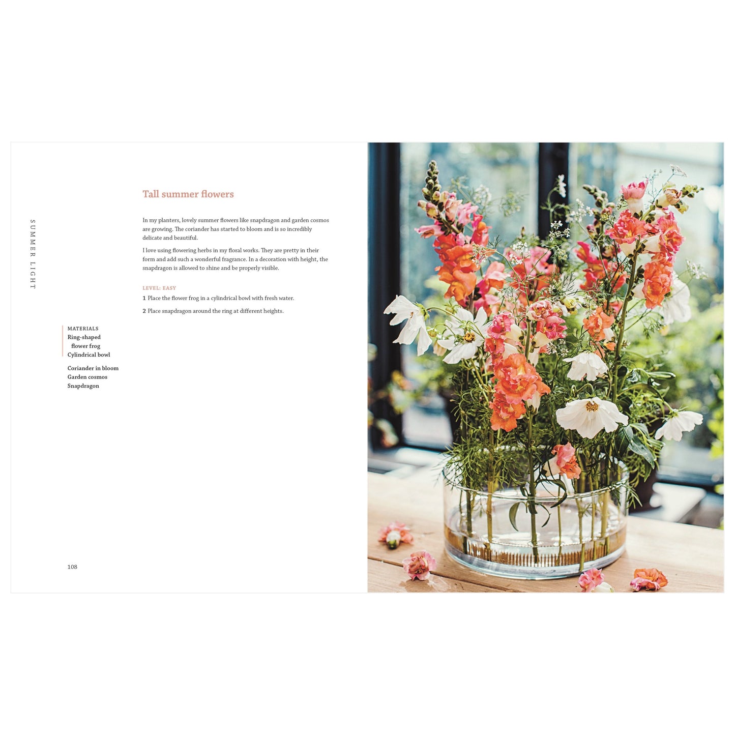 A Year of Flower Wreaths - Book